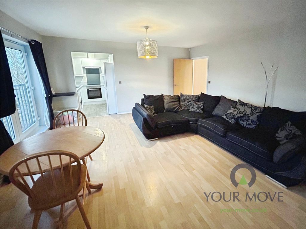 Property photo 3 of 10 Living/ Dining