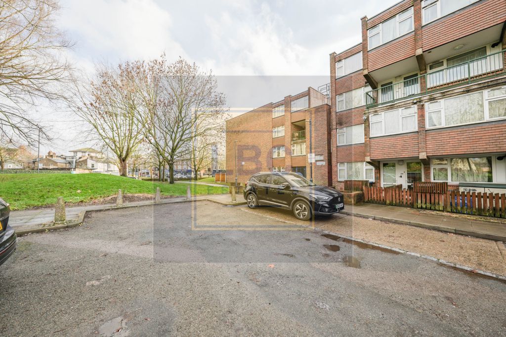 Property photo 2 of 21