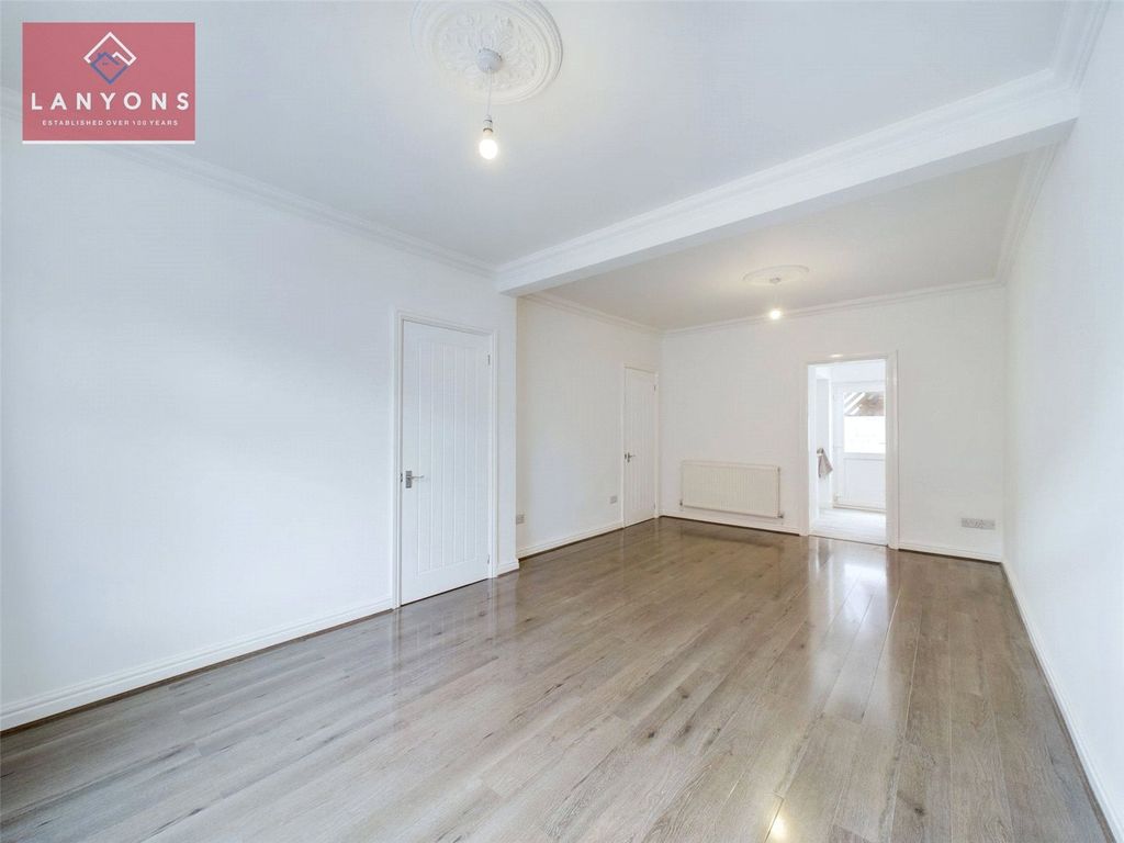 Property photo 3 of 16 Picture No. 05