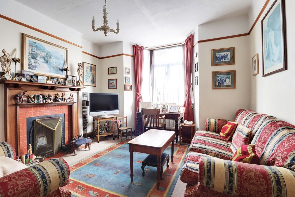 Property photo 2 of 12 Img_5212-Img_5214