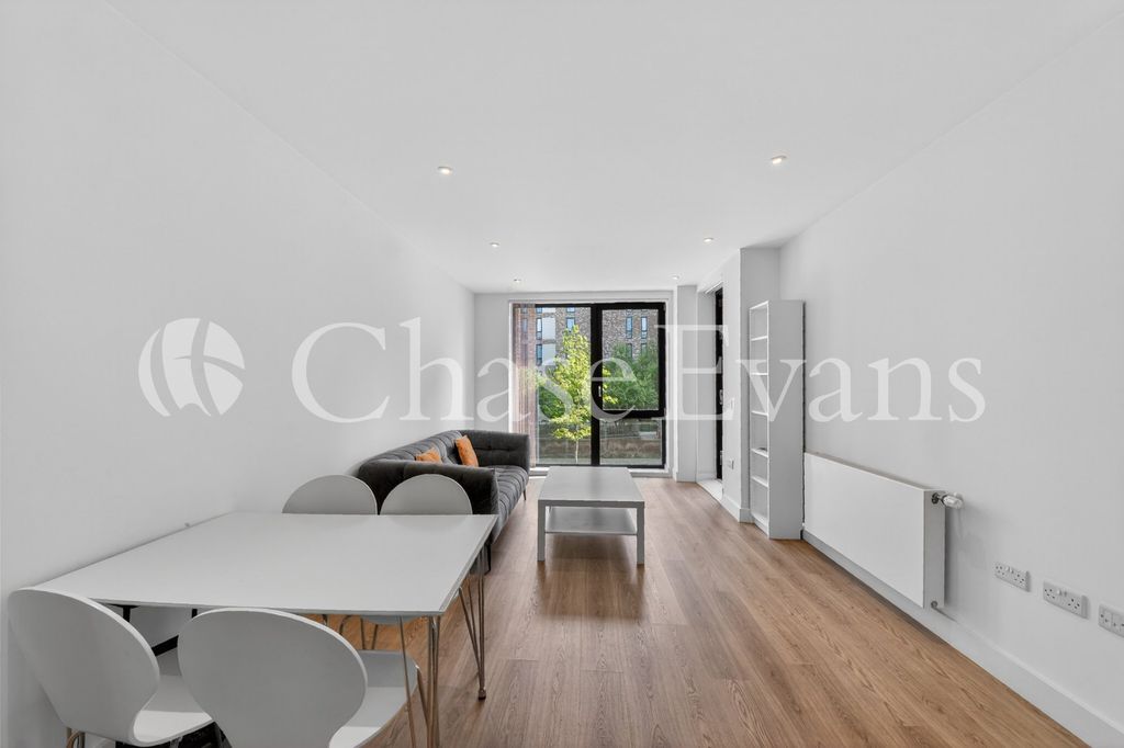 Property photo 3 of 11 Living