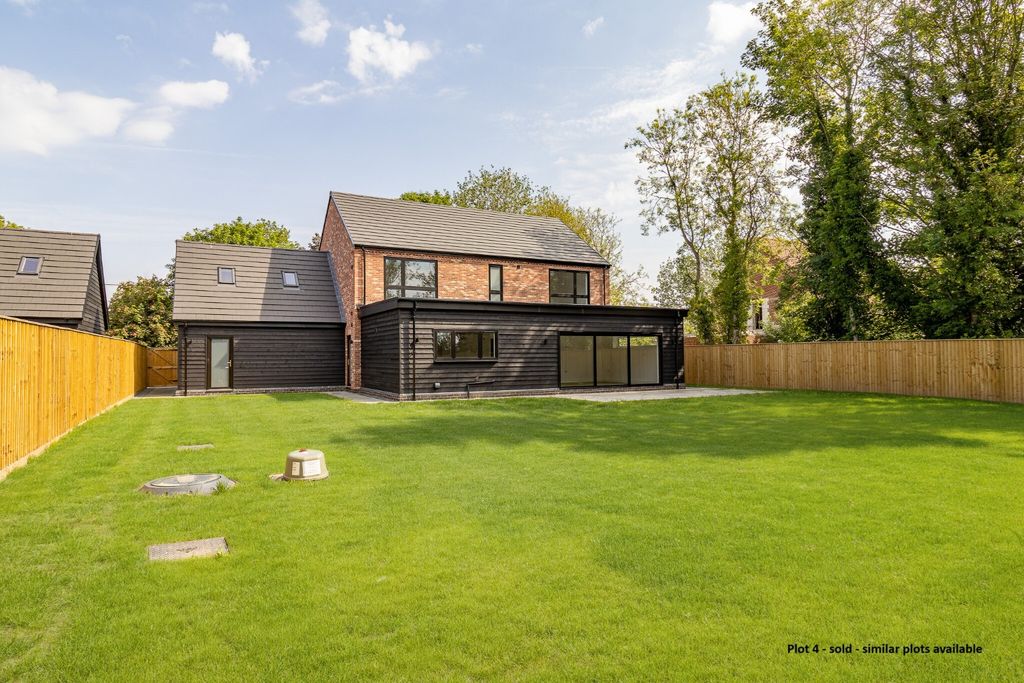 Property photo 2 of 58 5476061