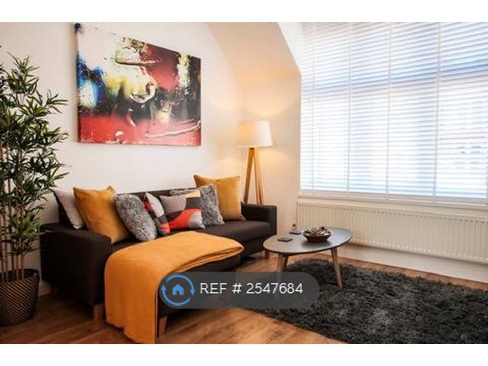 Property photo 3 of 10 Lounge