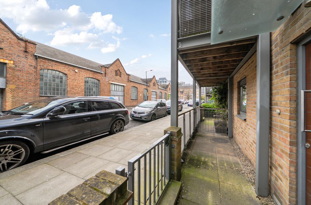 Property photo 2 of 9