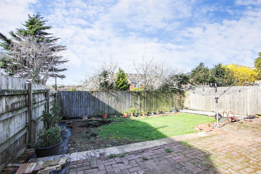 Property photo 2 of 14 Garden