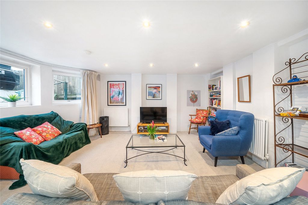 Property photo 2 of 9 Picture No. 05