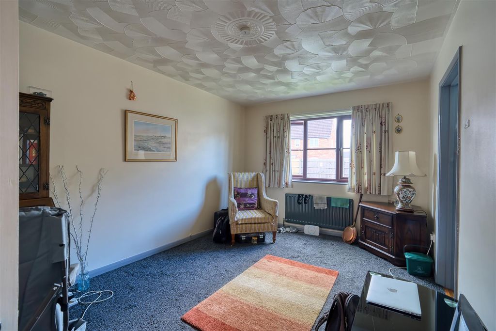 Property photo 3 of 7 Sitting/Dining Room