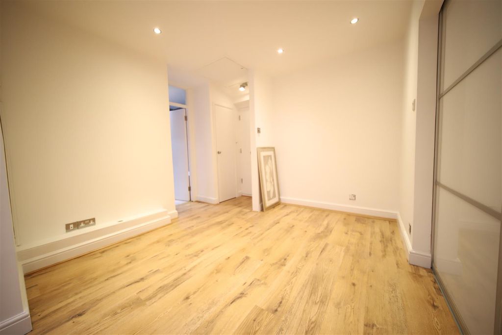 Property photo 3 of 12 Lounge2.Jpg