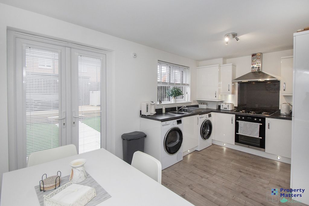 Property photo 2 of 20 Dining Kitchen