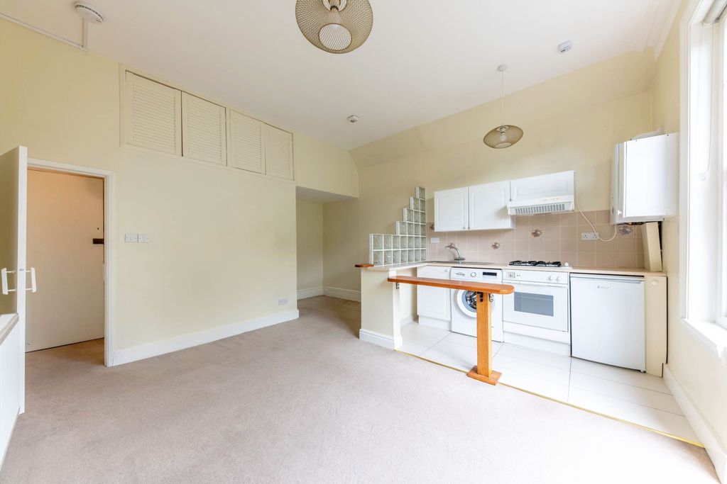 Property photo 3 of 5