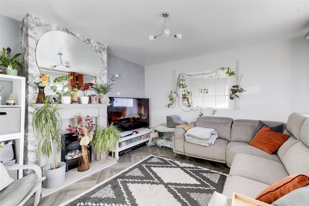 Property photo 3 of 19 1752.Jpg