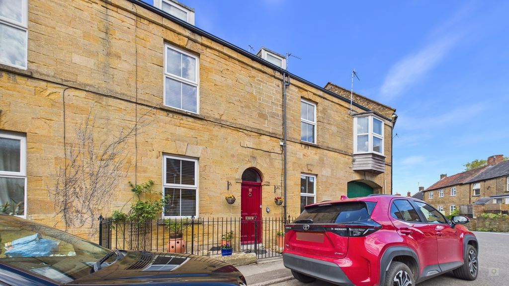 Property photo 1 of 13 Photo 4