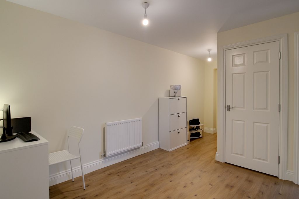 Property photo 3 of 10 Hall