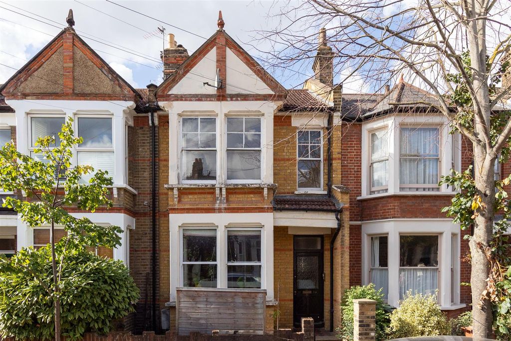 Property photo 1 of 19 West Avenue Road, E17