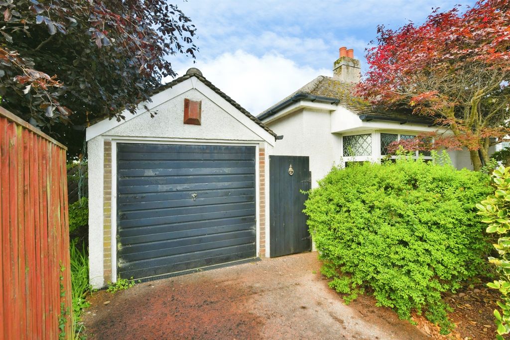 Property photo 2 of 20