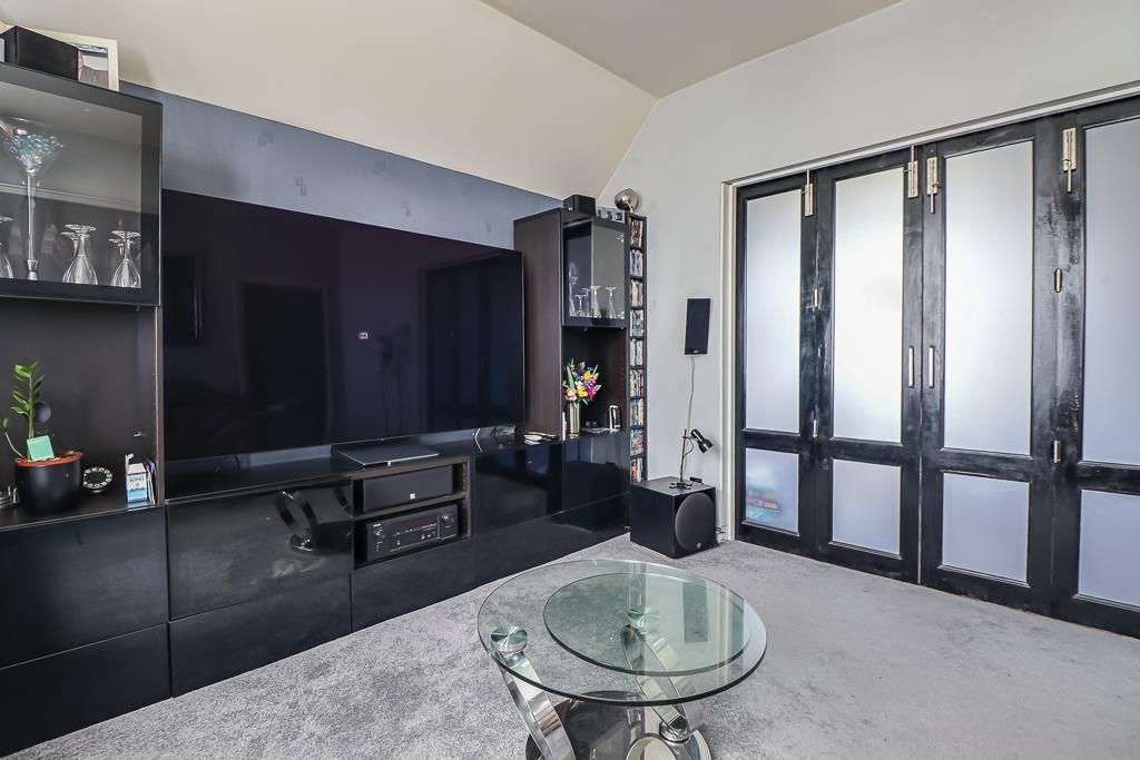 Property photo 3 of 41 Lounge