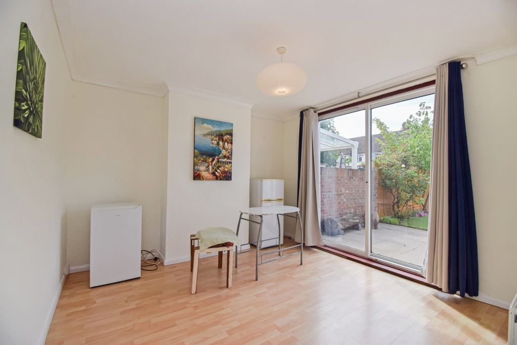 Property photo 3 of 10 Dining Room