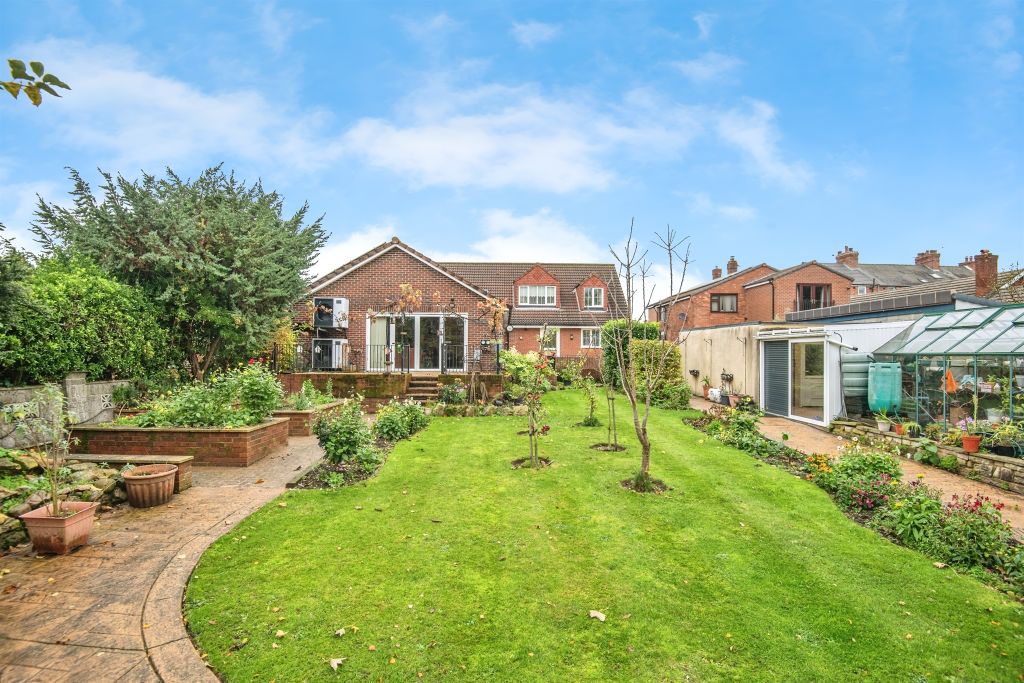 Property photo 2 of 25