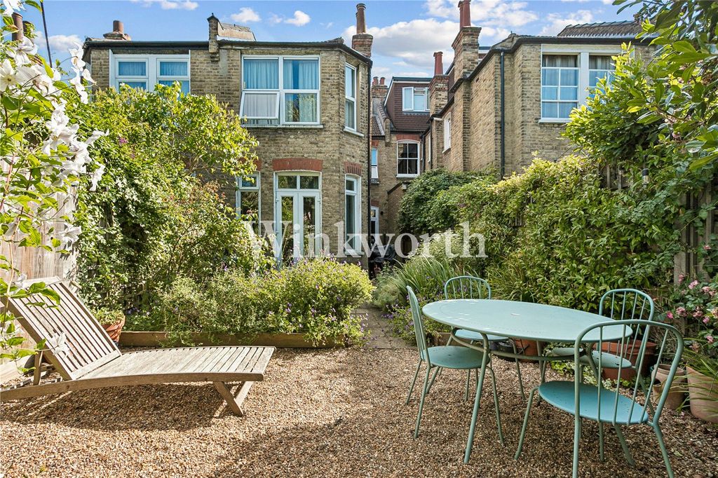 Property photo 3 of 16 Picture No. 10