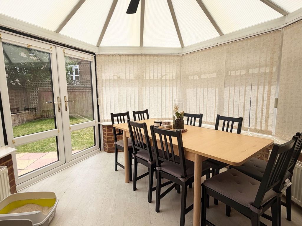 Property photo 3 of 12 Ew Conservatory.Jpg