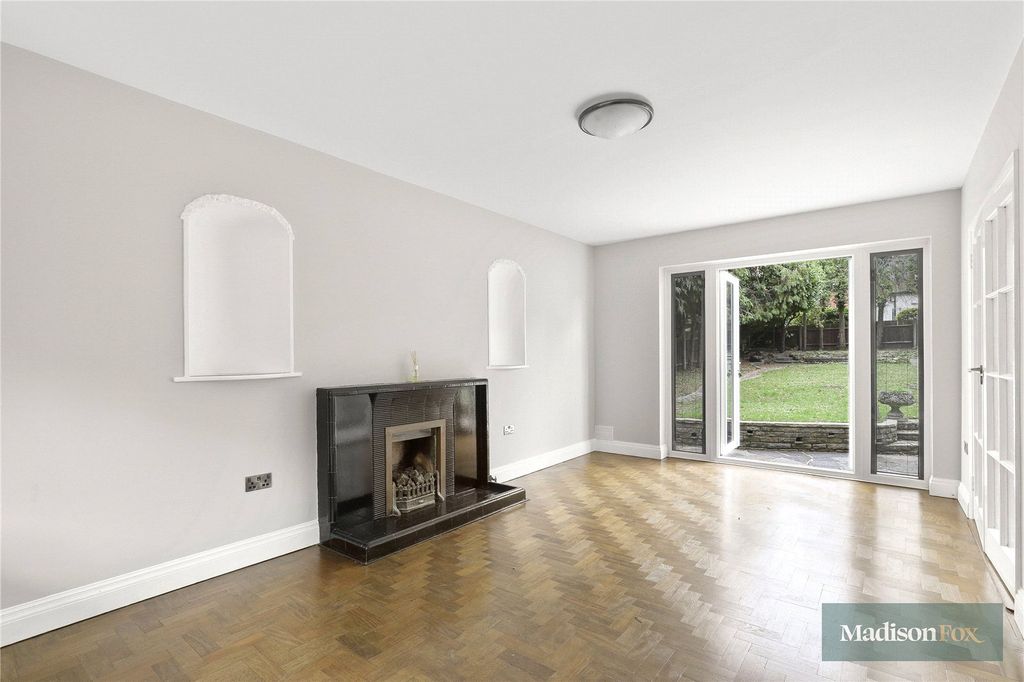 Property photo 2 of 32 Picture No. 81