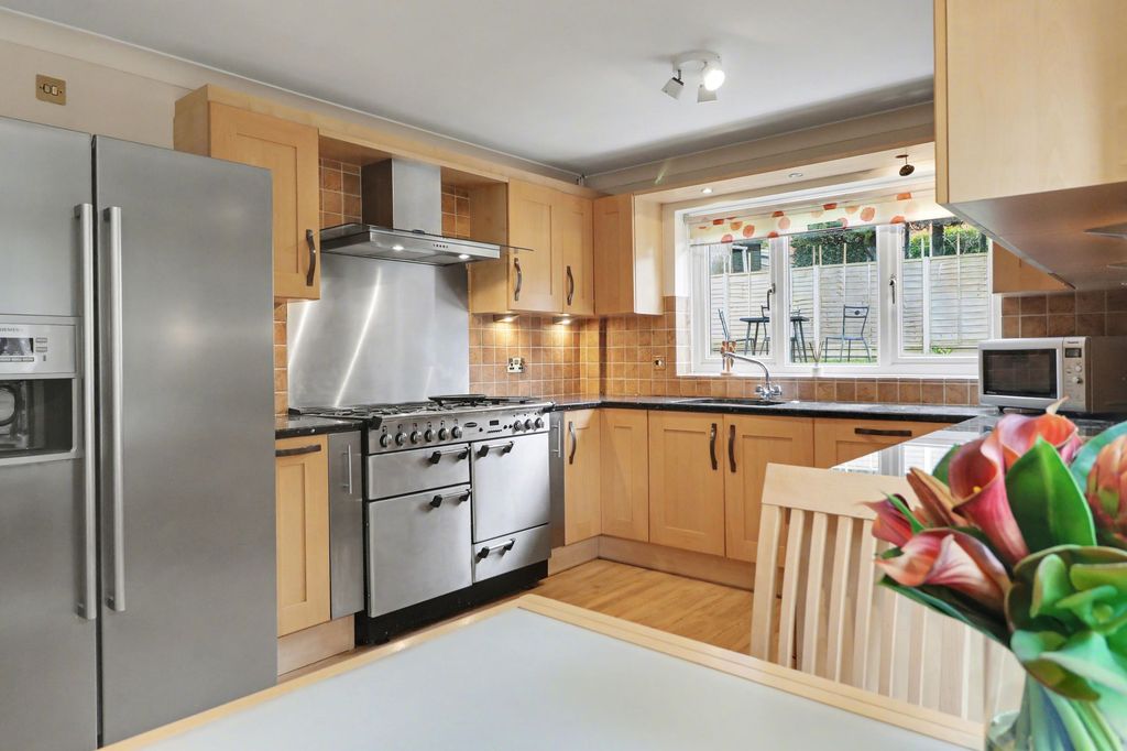 Property photo 3 of 23