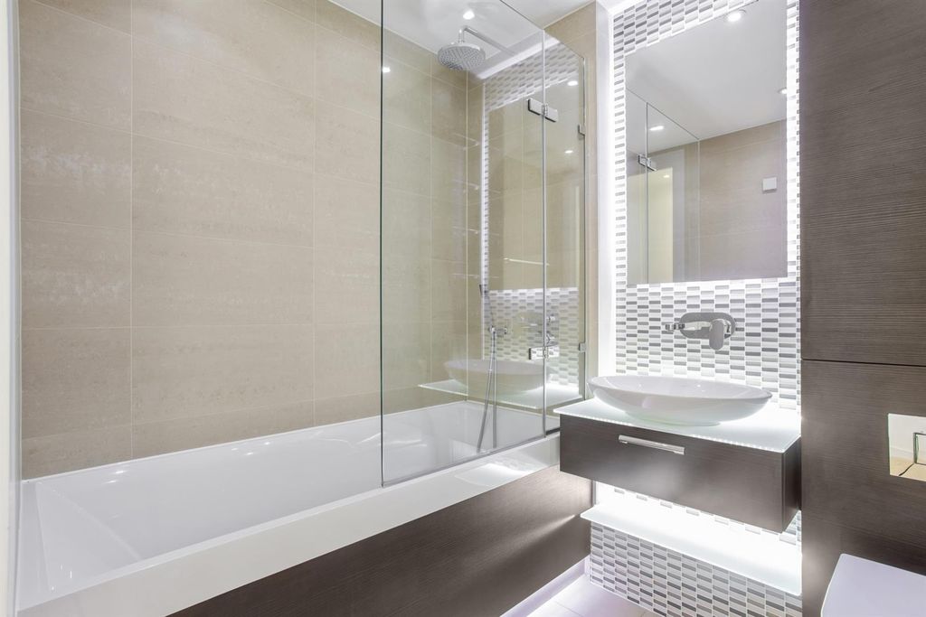 Property photo 3 of 14 Bathroom