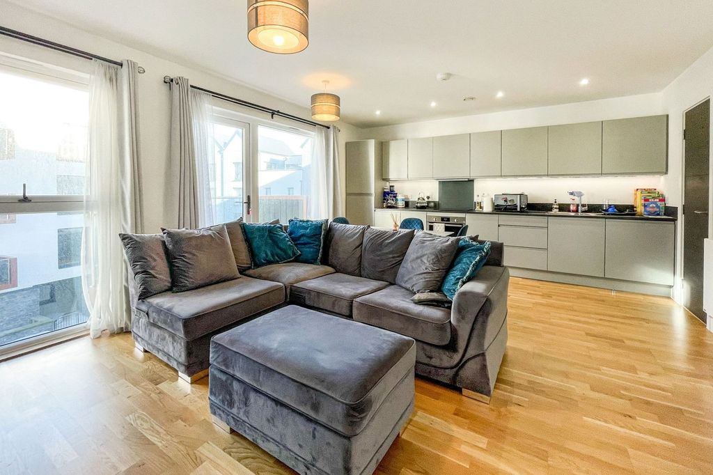 Property photo 3 of 9