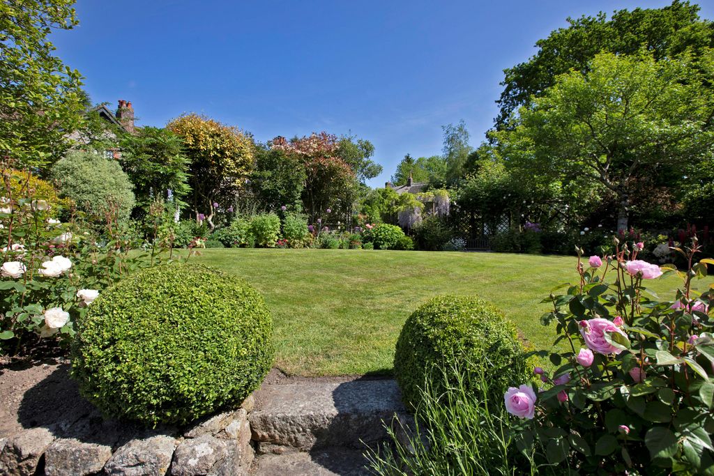 Property photo 2 of 18 Image