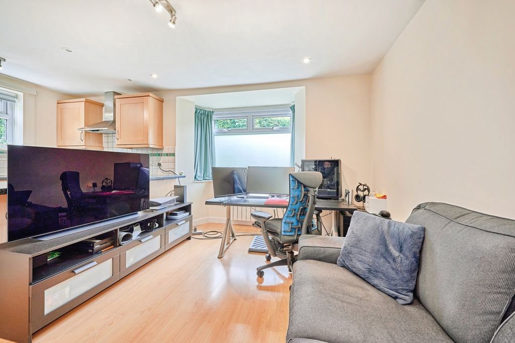 Property photo 3 of 21 Pbox-Img.Jpg