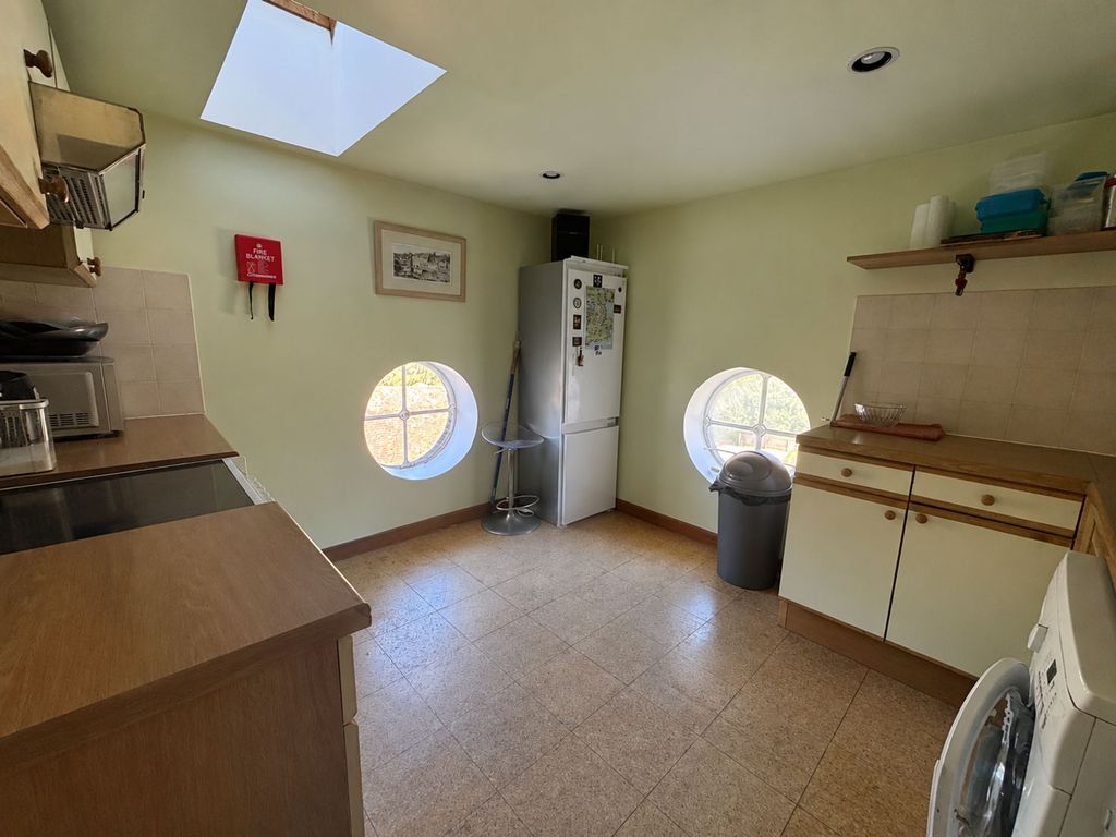 Property photo 3 of 6