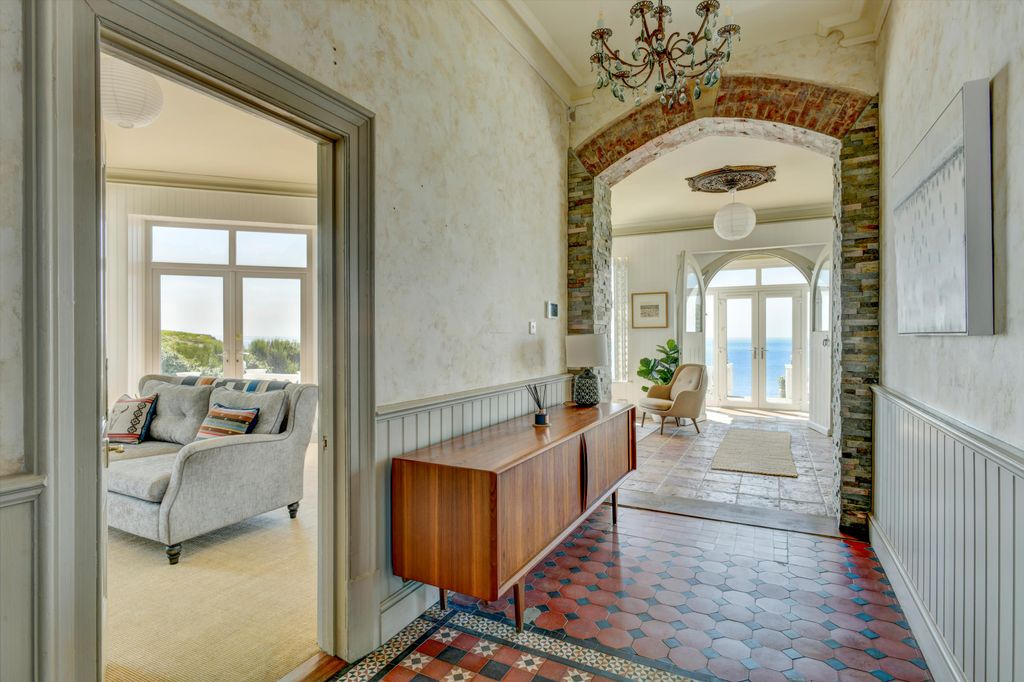 Property photo 3 of 24 Image