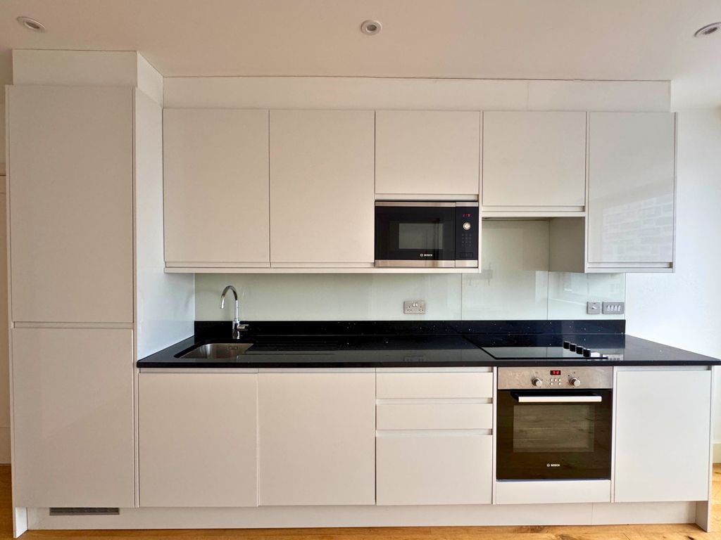 Property photo 2 of 7 d1932F19-9B45-454d-86B6-E7Acf17207A9