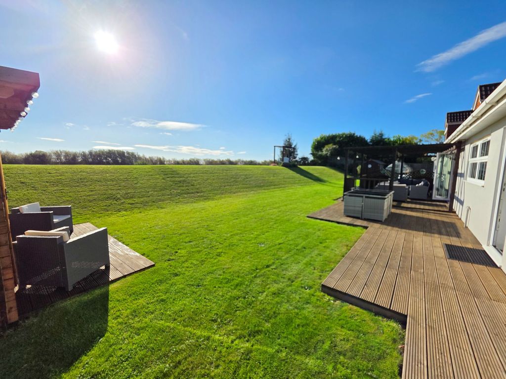 Property photo 3 of 34