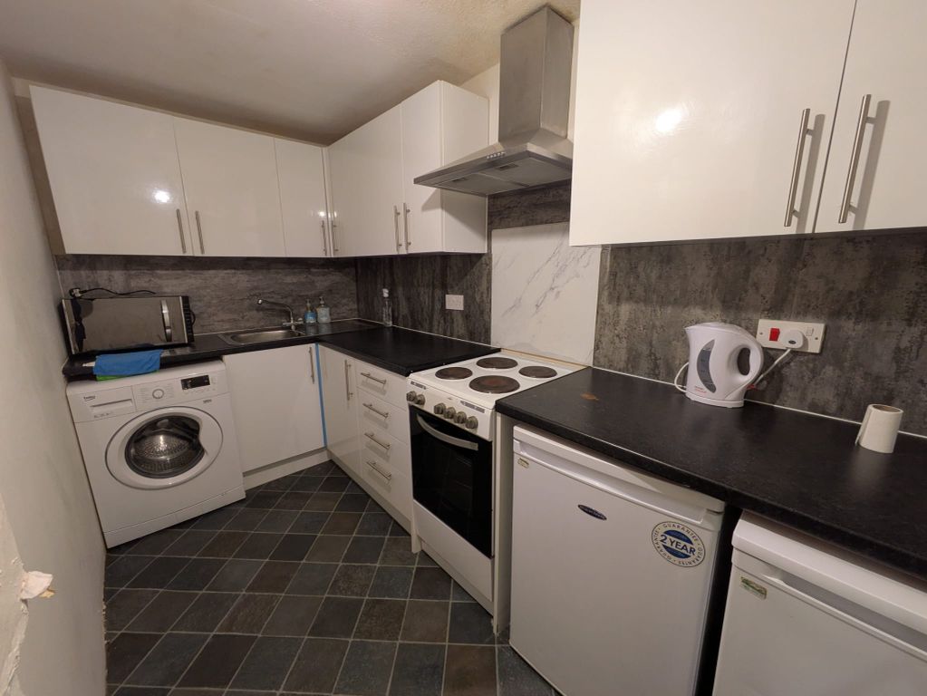Property photo 2 of 6 Kitchen