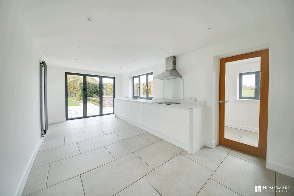 Property photo 2 of 33 Kitchen