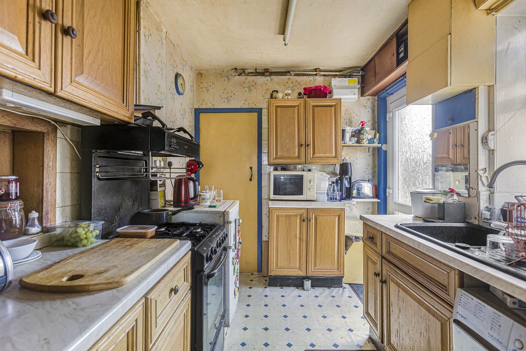 Property photo 2 of 14