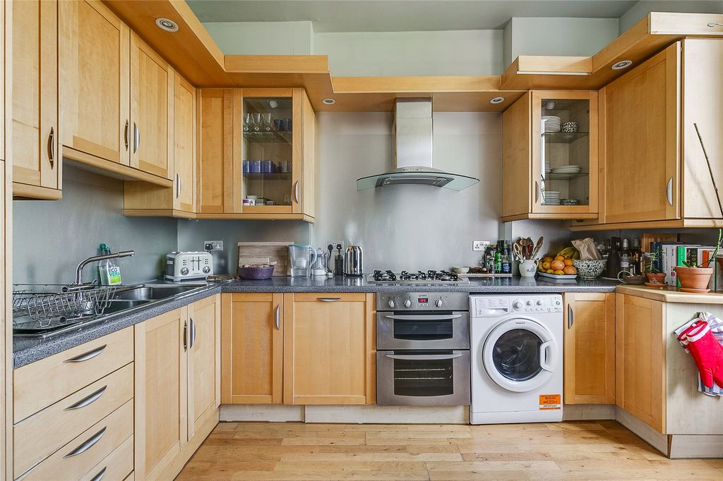 Property photo 2 of 17