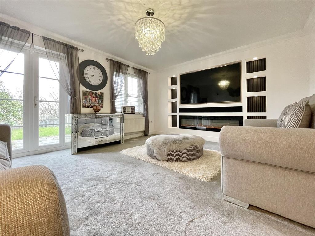 Property photo 2 of 28 Living Room