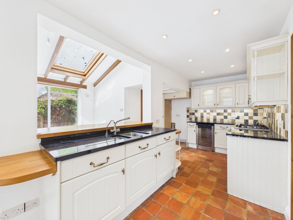 Property photo 3 of 15 Cam02536G0-Pr0117-Still010
