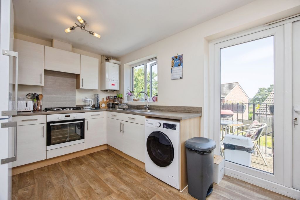 Property photo 3 of 18 Kitchen / Diner