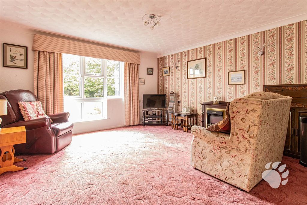 Property photo 2 of 19 Lounge