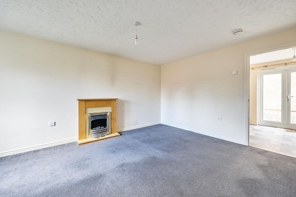 Property photo 2 of 16 Living Room