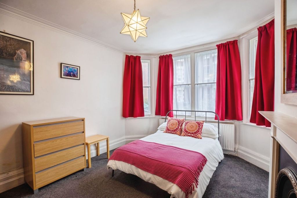 Property photo 3 of 24