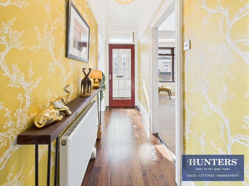Property photo 2 of 21 Hallway
