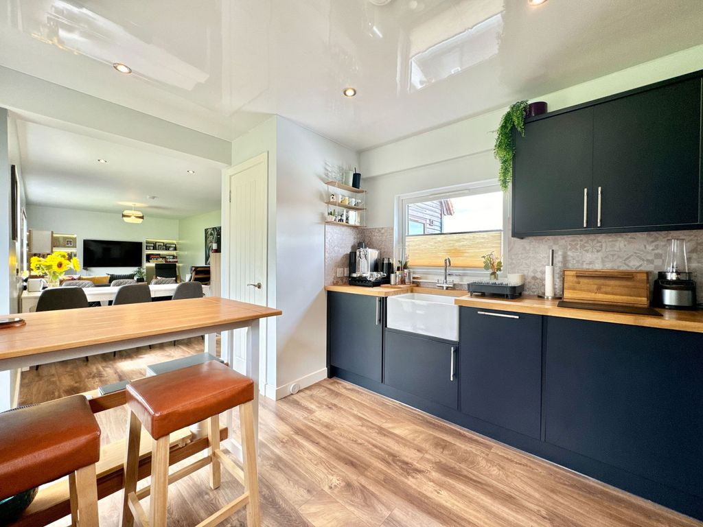 Property photo 2 of 37