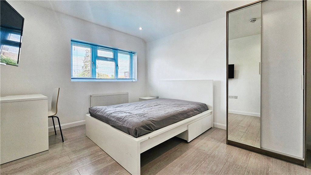 Property photo 1 of 7 Room