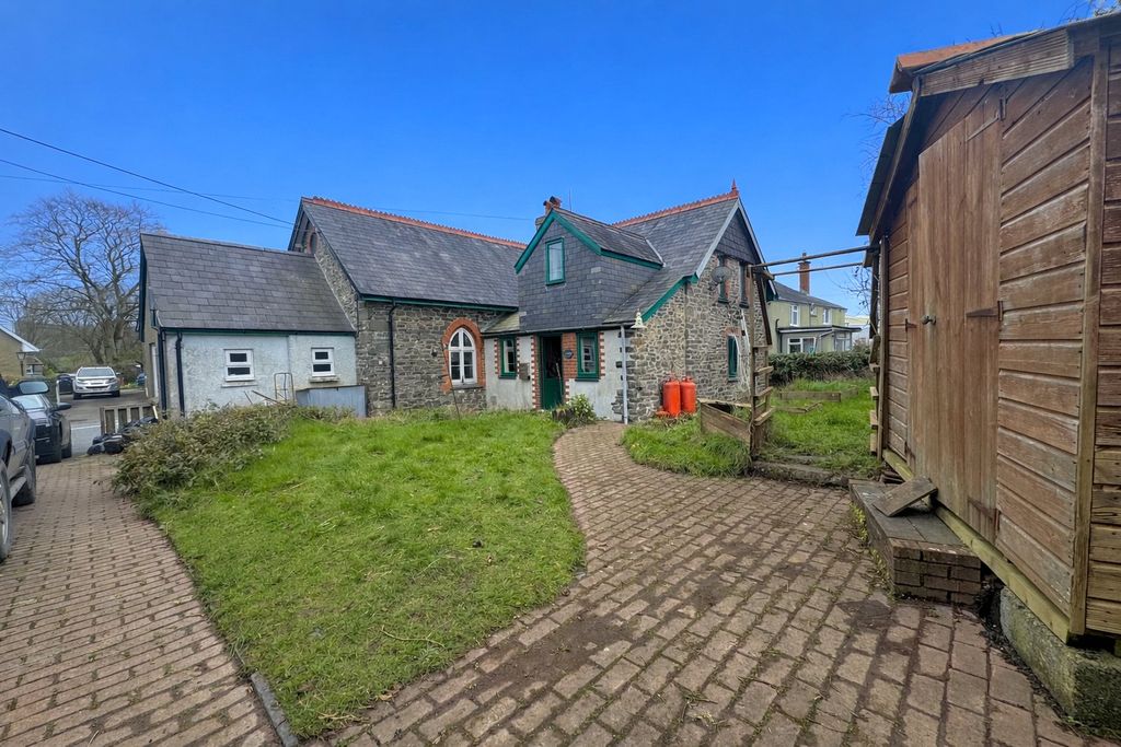 Property photo 2 of 14 Picture No. 12