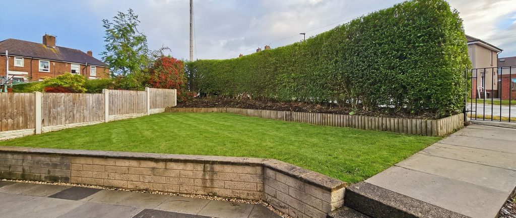 Property photo 3 of 11 Front Garden