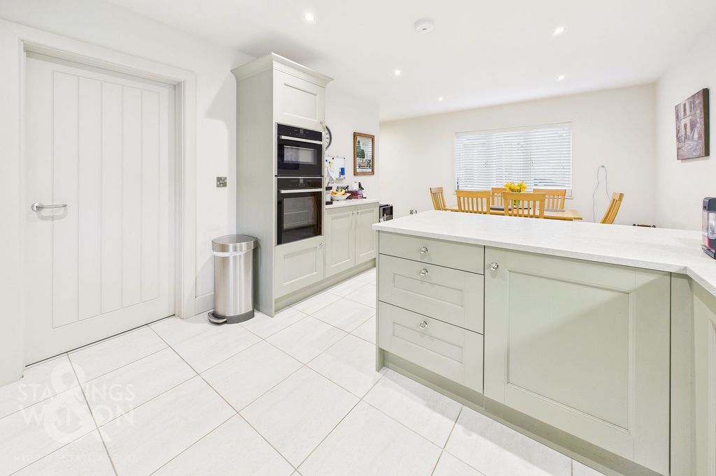 Property photo 3 of 26